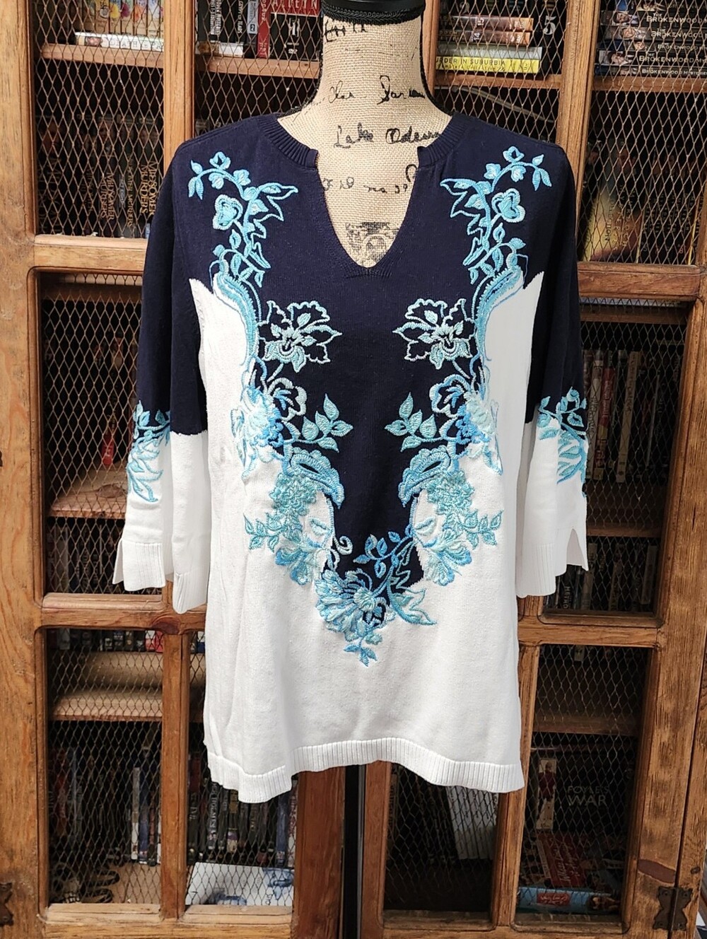 Chico's Embroidered Midweight Sweater Top Sz 2 (L/XL)